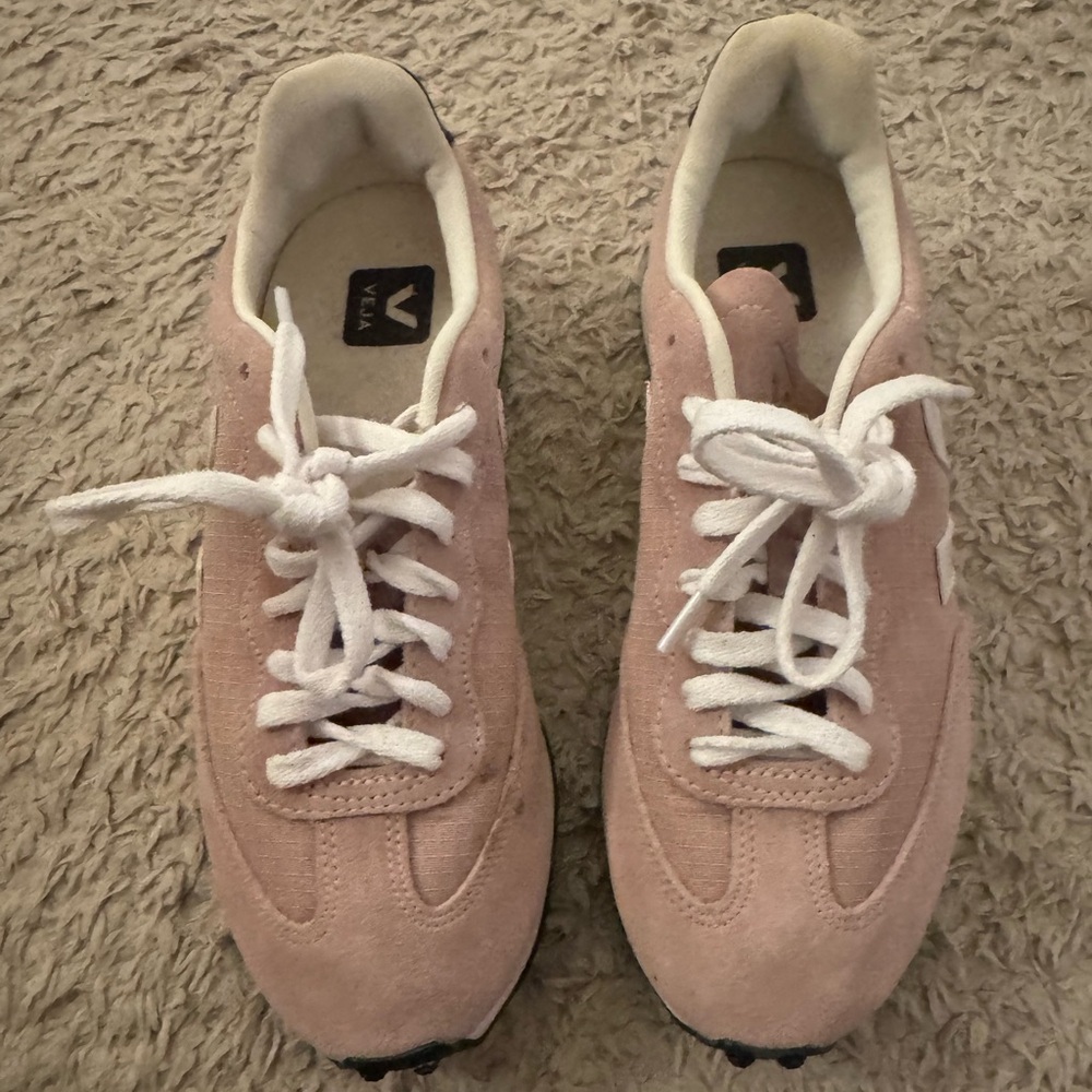 GUC veja size 7 light pink sneakers